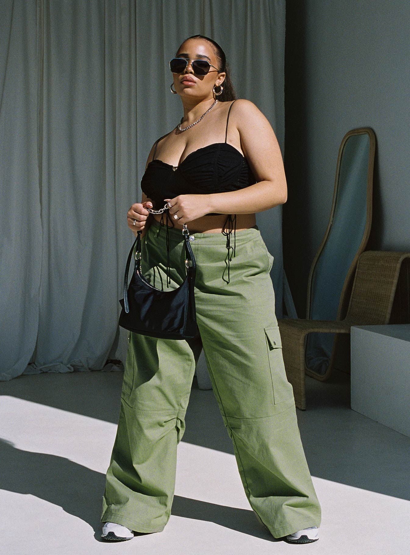 Snatched Mid Rise Cargo Pants Green Curve - Image 6