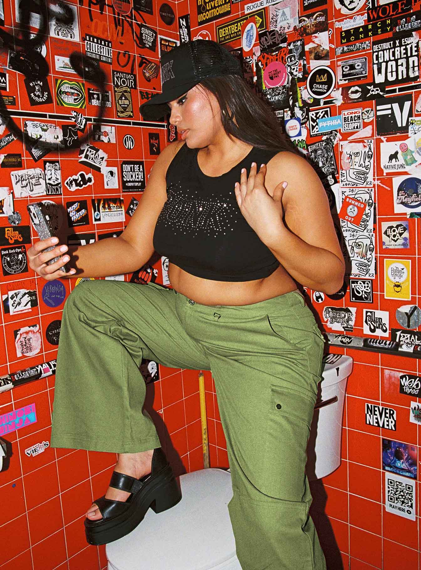 Snatched Mid Rise Cargo Pants Green Curve - Image 4