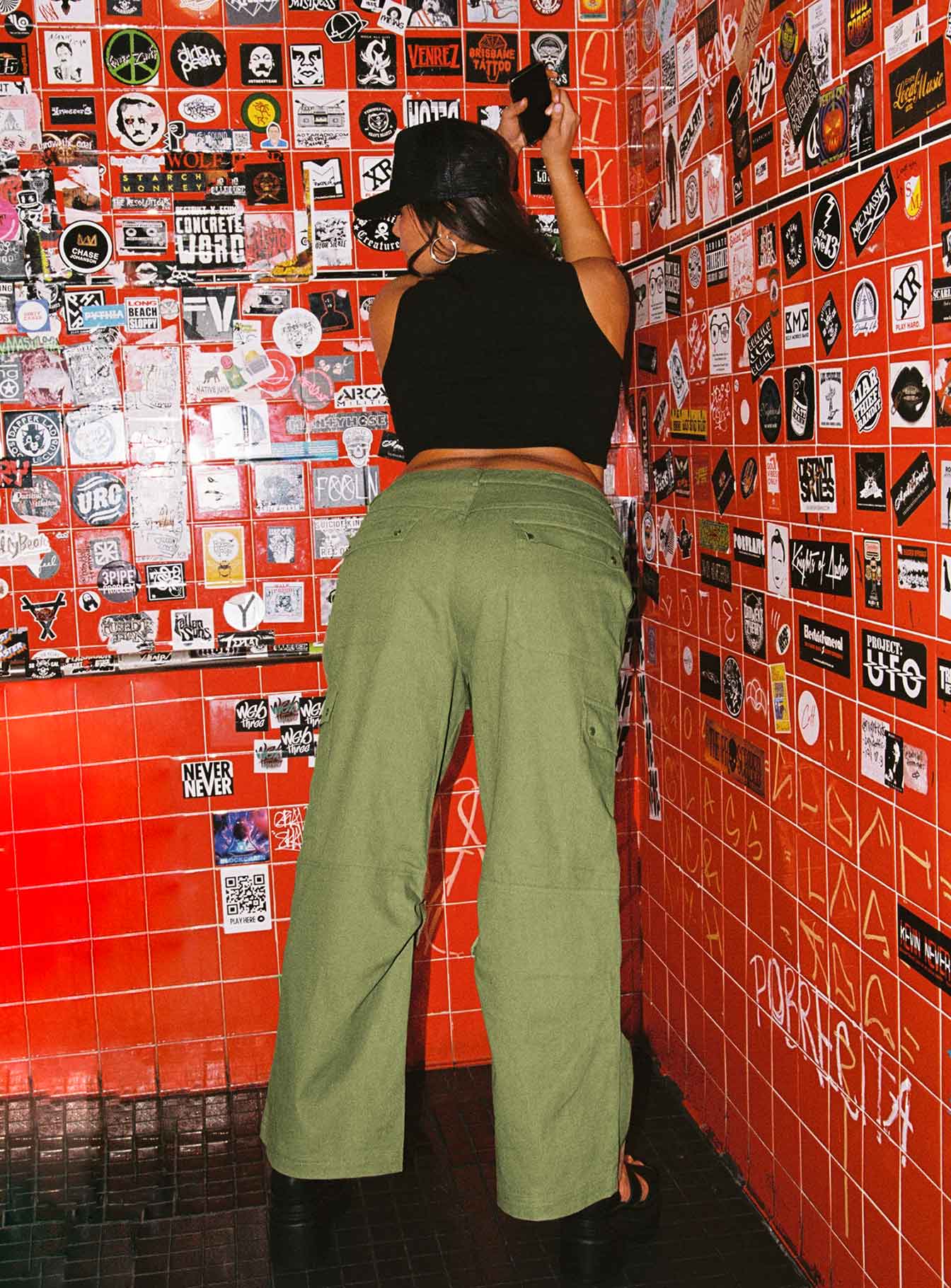 Snatched Mid Rise Cargo Pants Green Curve - Image 5